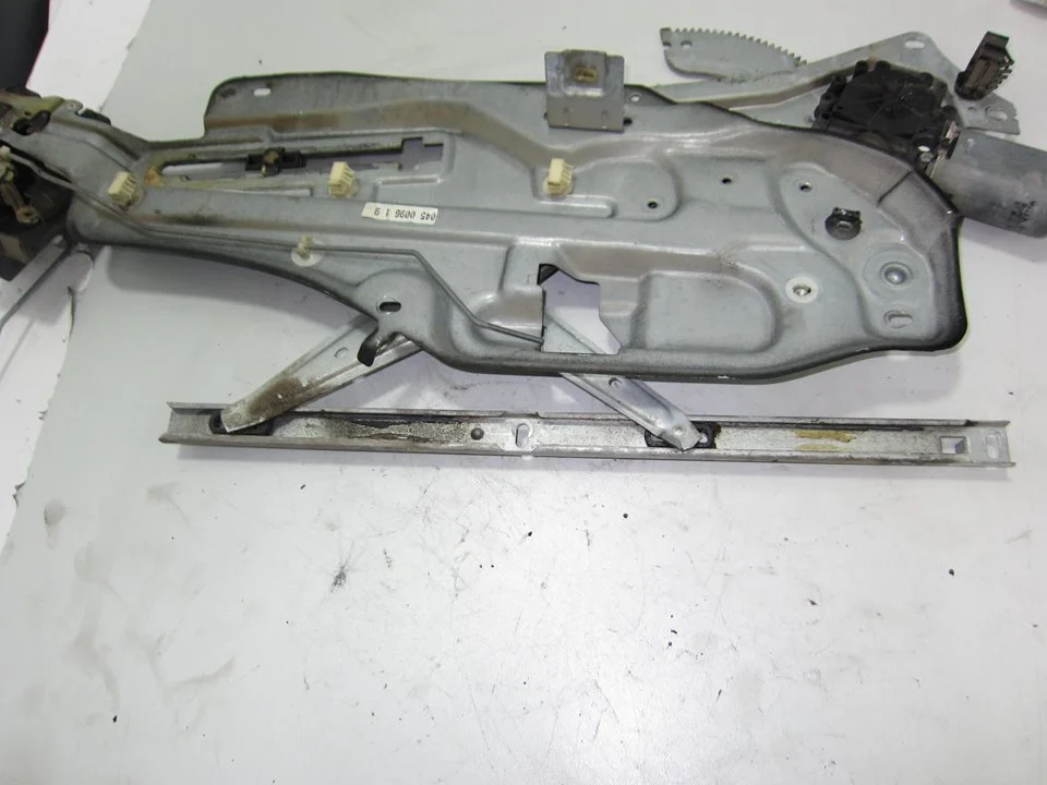 Foto de ELEVALUNAS DELANTERO DERECHO RENAULT LAGUNA (B56) referencia 400371
