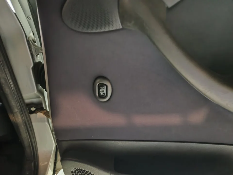 Foto de MANDO ELEVALUNAS TRASERO DERECHO MERCEDES-BENZ CLASE A (BM 168) 1.7 CDI Diesel CAT (95 CV / 70 KW) referencia 0090080
