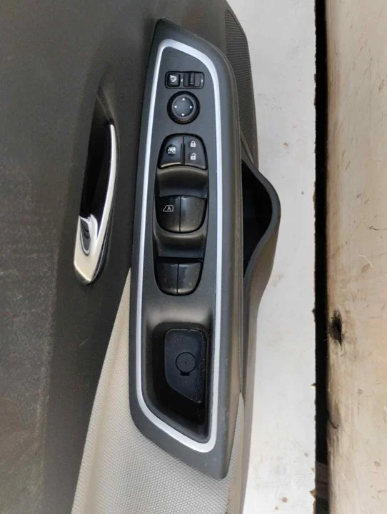 Foto de MANDO ELEVALUNAS DELANTERO IZQUIERDO NISSAN MICRA (K14) 0.9 CAT (90 CV / 66 KW)