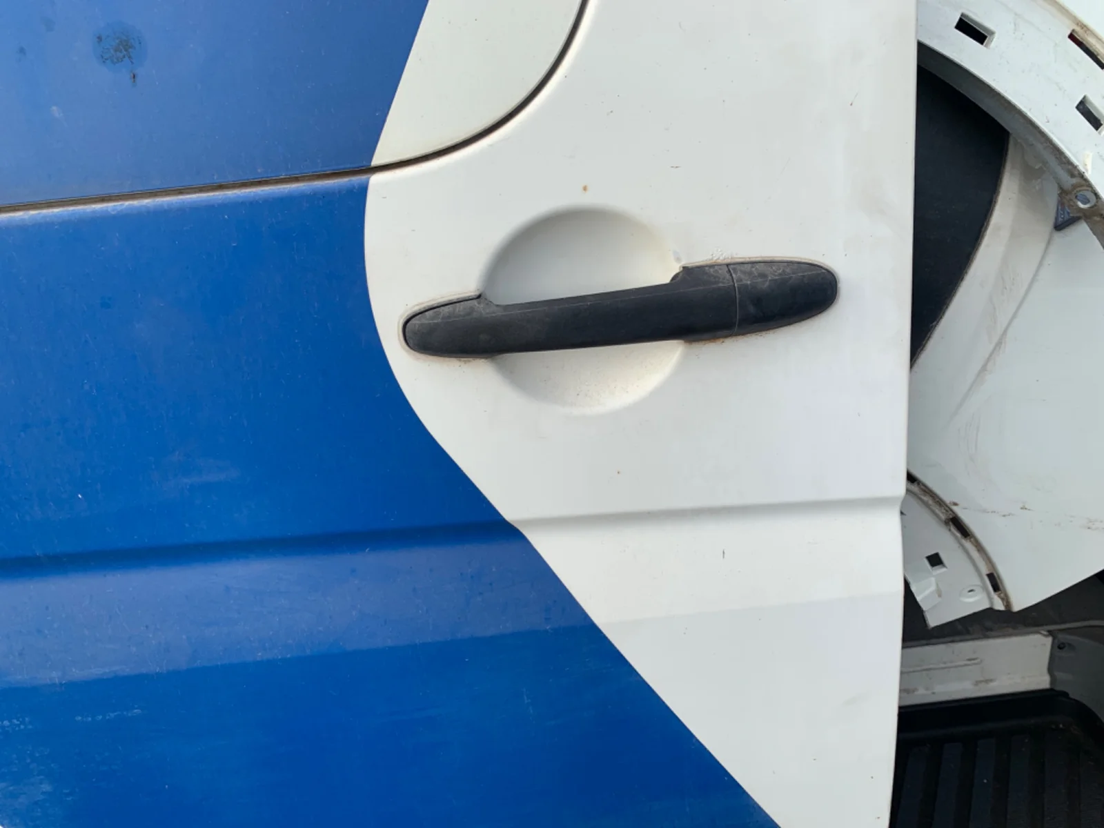 Foto de MANETA EXTERIOR LATERAL DERECHA VOLKSWAGEN CRAFTER FURGÓN (2E) 2.5 TDI DPF (109 CV / 80 KW)