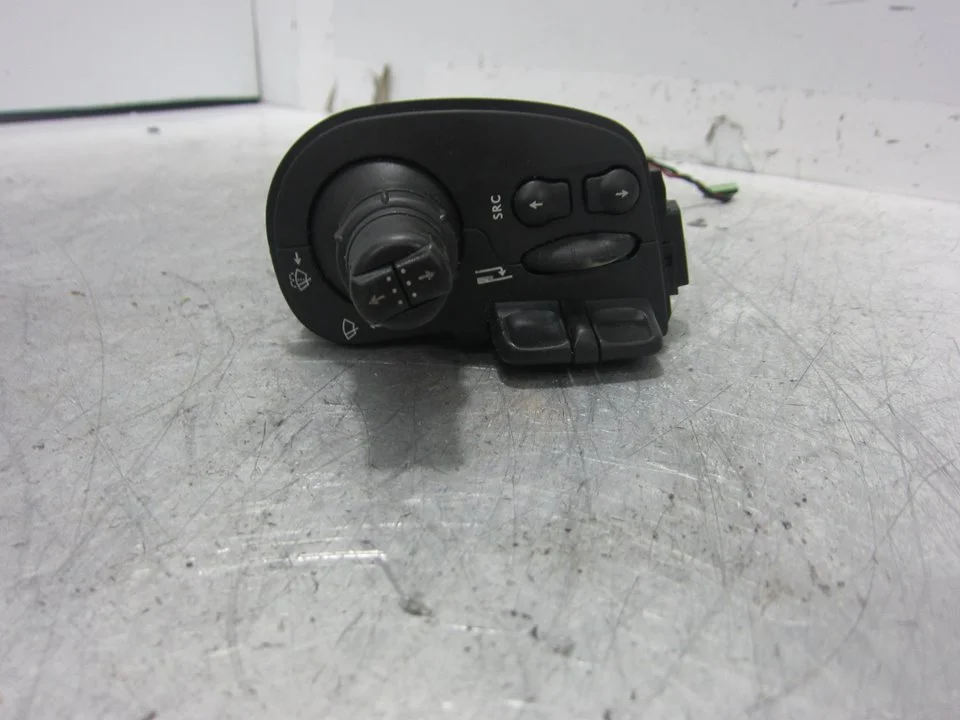 Foto de MANDO LIMPIA RENAULT SCENIC II (JM) 1.9 dCi Diesel (120 CV / 88 KW) referencia 7701057571