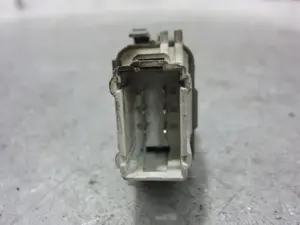 Foto de MANDO ELEVALUNAS TRASERO DERECHO RENAULT ESPACE IV (JK0) 2.0 16V (136 CV / 100 KW) referencia 220510C foto 4