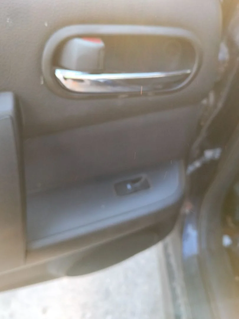 Foto de MANETA INTERIOR TRASERA IZQUIERDA MAZDA 6 BERLINA (GH) 2.2 Turbodiesel CAT (163 CV / 120 KW) referencia C273-59-330AFKZ
