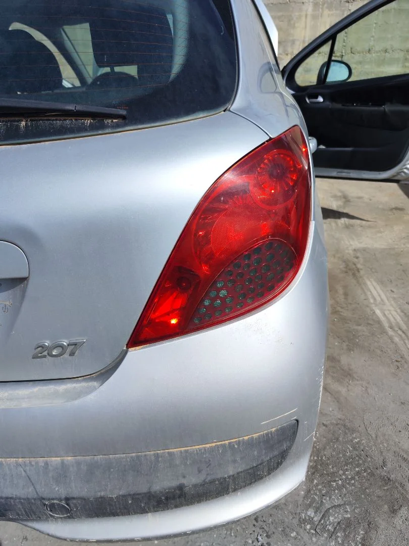 Foto de PILOTO TRASERO DERECHO PEUGEOT 207 1.6 16V HDi (90 CV / 66 KW) referencia 6351Y7