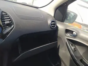 Foto de GUANTERA FORD KA+ (CDU) 1.2 Ti-VCT CAT (86 CV / 63 KW)
