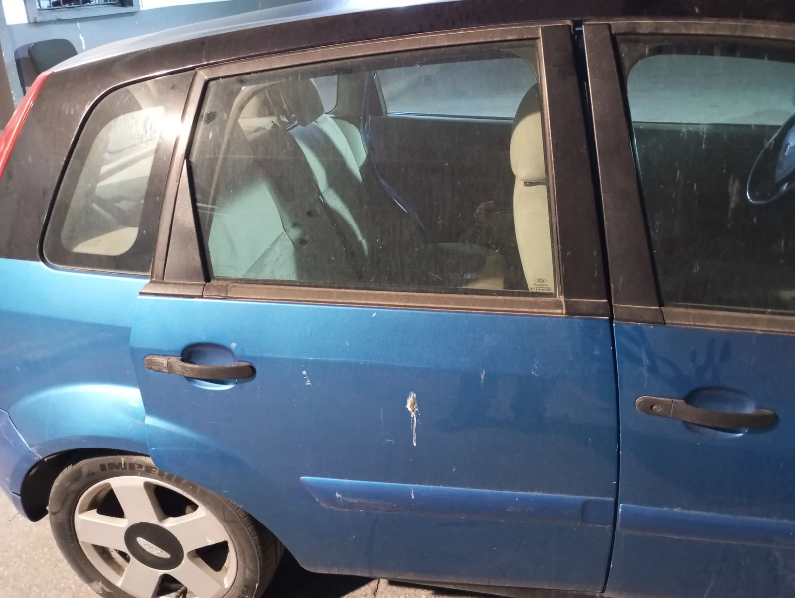 Foto de PUERTA TRASERA DERECHA FORD FIESTA (CBK) 1.25 16V CAT (69 CV / 51 KW) referencia 1692525