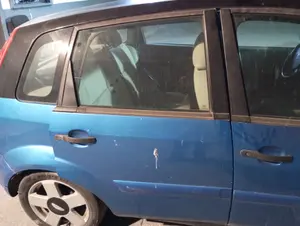 Foto de PUERTA TRASERA DERECHA FORD FIESTA (CBK) 1.25 16V CAT (69 CV / 51 KW) referencia 1692525