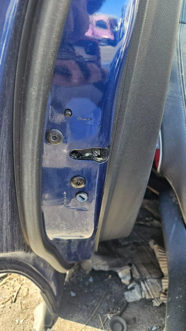 Foto de CERRADURA PUERTA TRASERA IZQUIERDA OPEL CROSSLAND X 1.2 (110 CV / 81 KW)