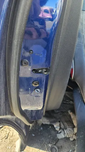 Foto de CERRADURA PUERTA TRASERA IZQUIERDA OPEL CROSSLAND X 1.2  (110 CV / 81 KW)