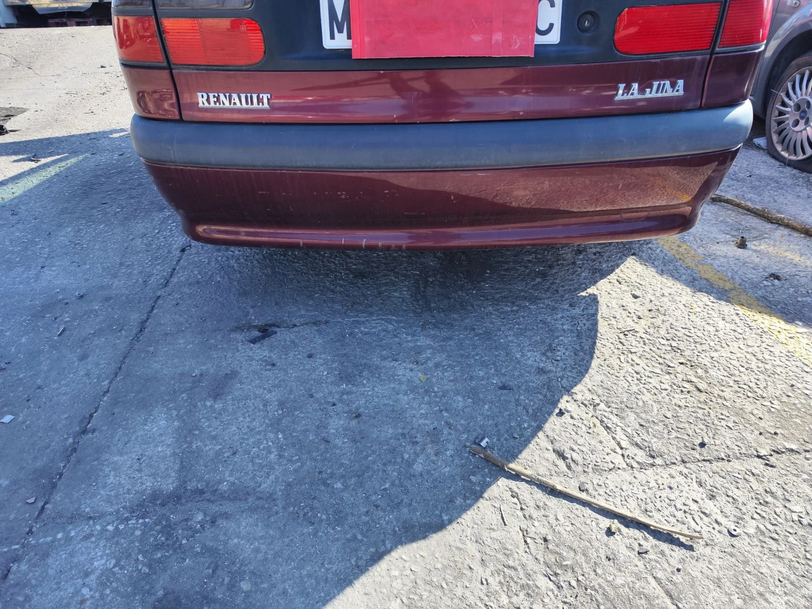 Foto de PARAGOLPES TRASERO RENAULT LAGUNA (B56) 2.0 (113 CV / 83 KW)