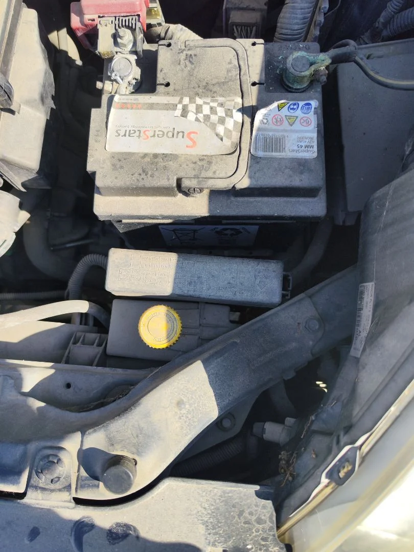 Foto de CAJA RELES / FUSIBLES NISSAN NOTE (E11E) 1.4 CAT (88 CV / 65 KW)