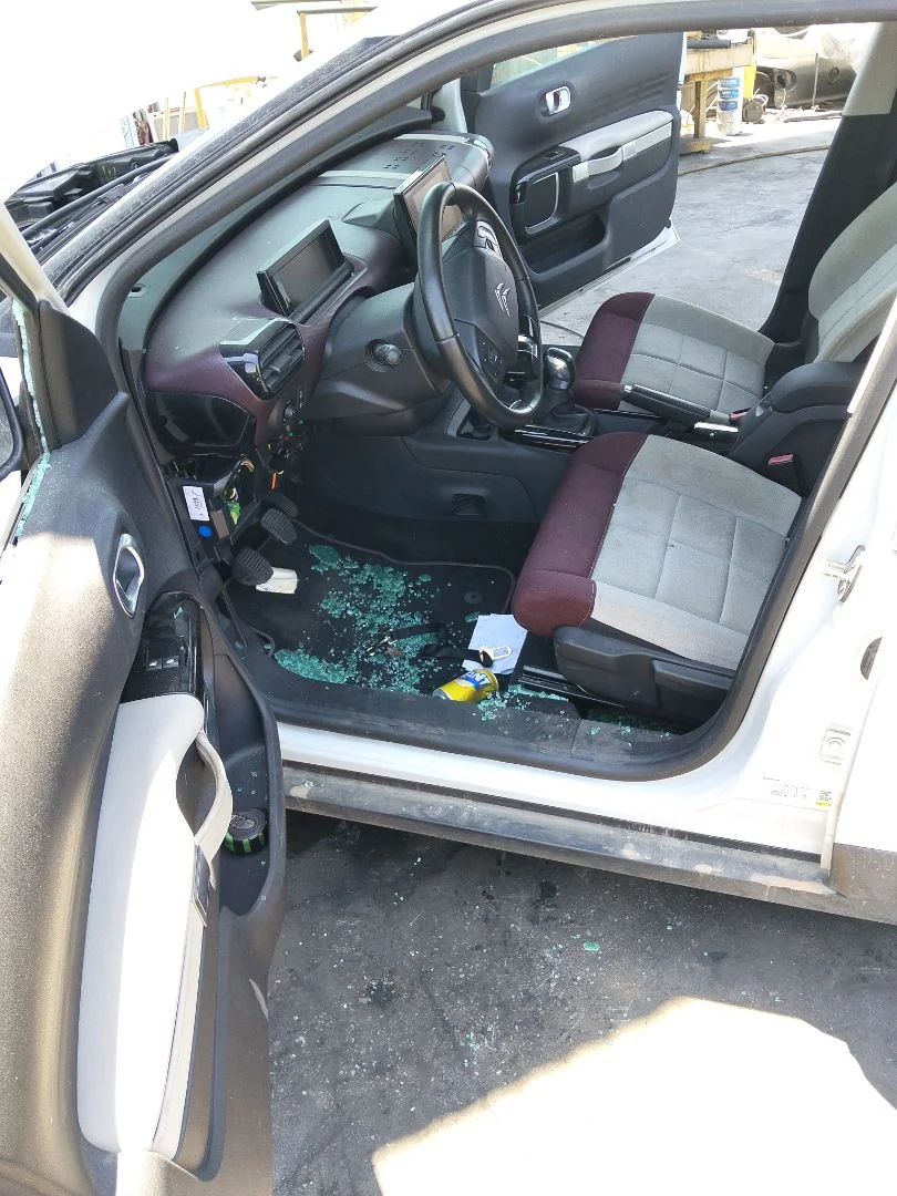 Foto de GOMAS CONTORNO PUERTA CITROEN C4 CACTUS 1.2 12V VTi (82 CV / 60 KW)