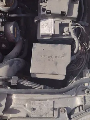 Foto de CAJA RELES / FUSIBLES ALFA ROMEO GT (125) 1.9 JTD (M) 16V CAT (150 CV / 110 KW) foto 2
