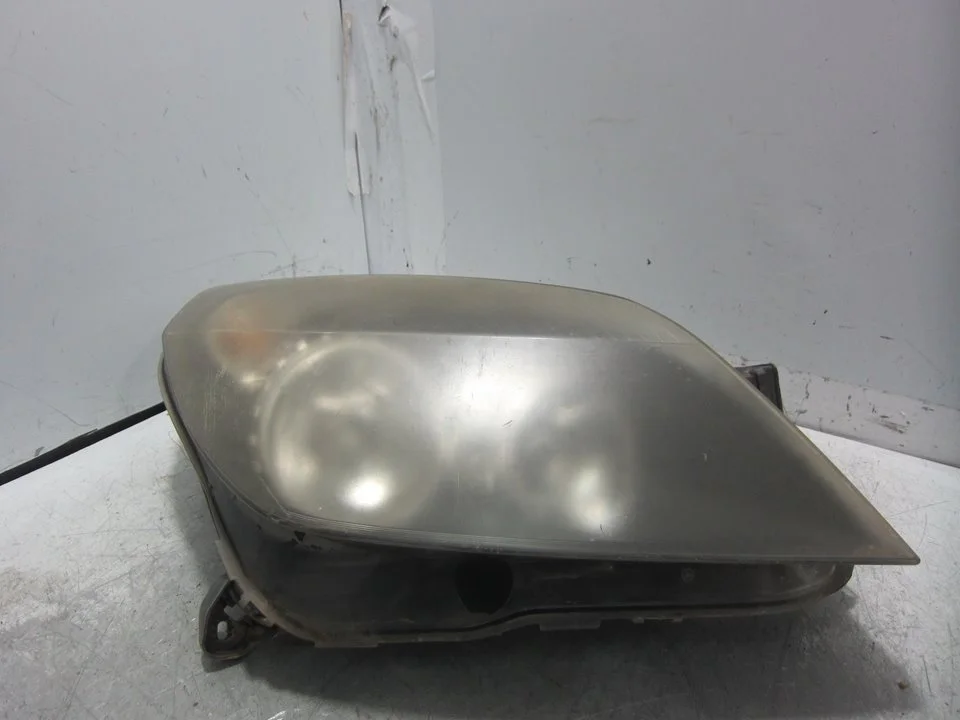 Foto de FARO DERECHO OPEL ASTRA H BERLINA 1.7 16V CDTI (101 CV / 74 KW) referencia 1EG27037002