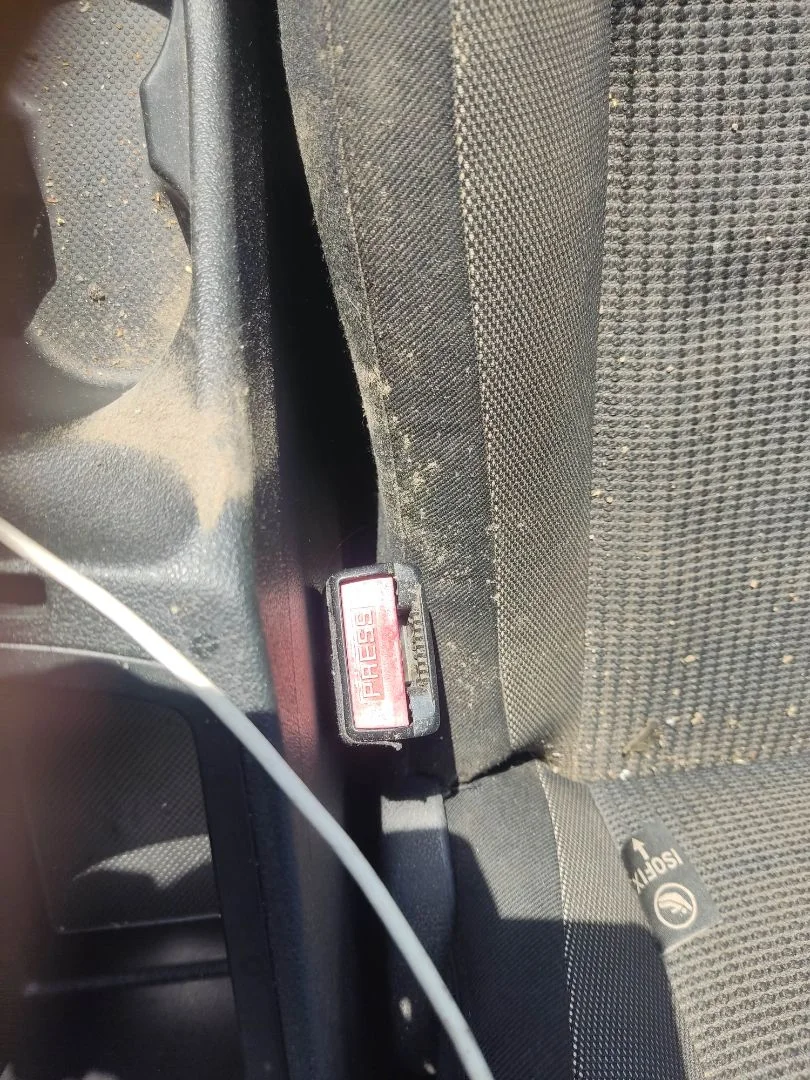 Foto de ENGANCHE CINTURON DELANTERO DERECHO PEUGEOT 308 1.6 HDi FAP CAT (9HZ / DV6TED4) (109 CV / 80 KW)