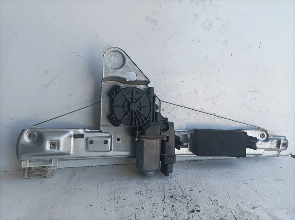 Foto de ELEVALUNAS TRASERO IZQUIERDO RENAULT MEGANE II BERLINA 5P 2.0 (135 CV / 99 KW) referencia 190011782