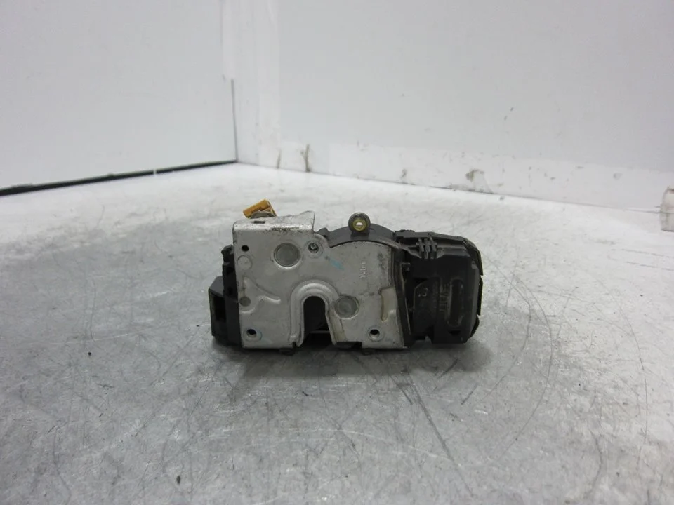 Foto de CERRADURA PUERTA TRASERA IZQUIERDA SAAB 9-3 FAMILIAR 1.9 TiD CAT (0 CV / 0 KW) referencia 12759695