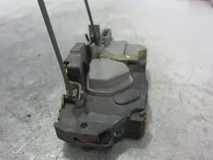 Foto de CERRADURA PUERTA TRASERA IZQUIERDA PEUGEOT 206 1.4 HDi (68 CV / 50 KW) foto 2