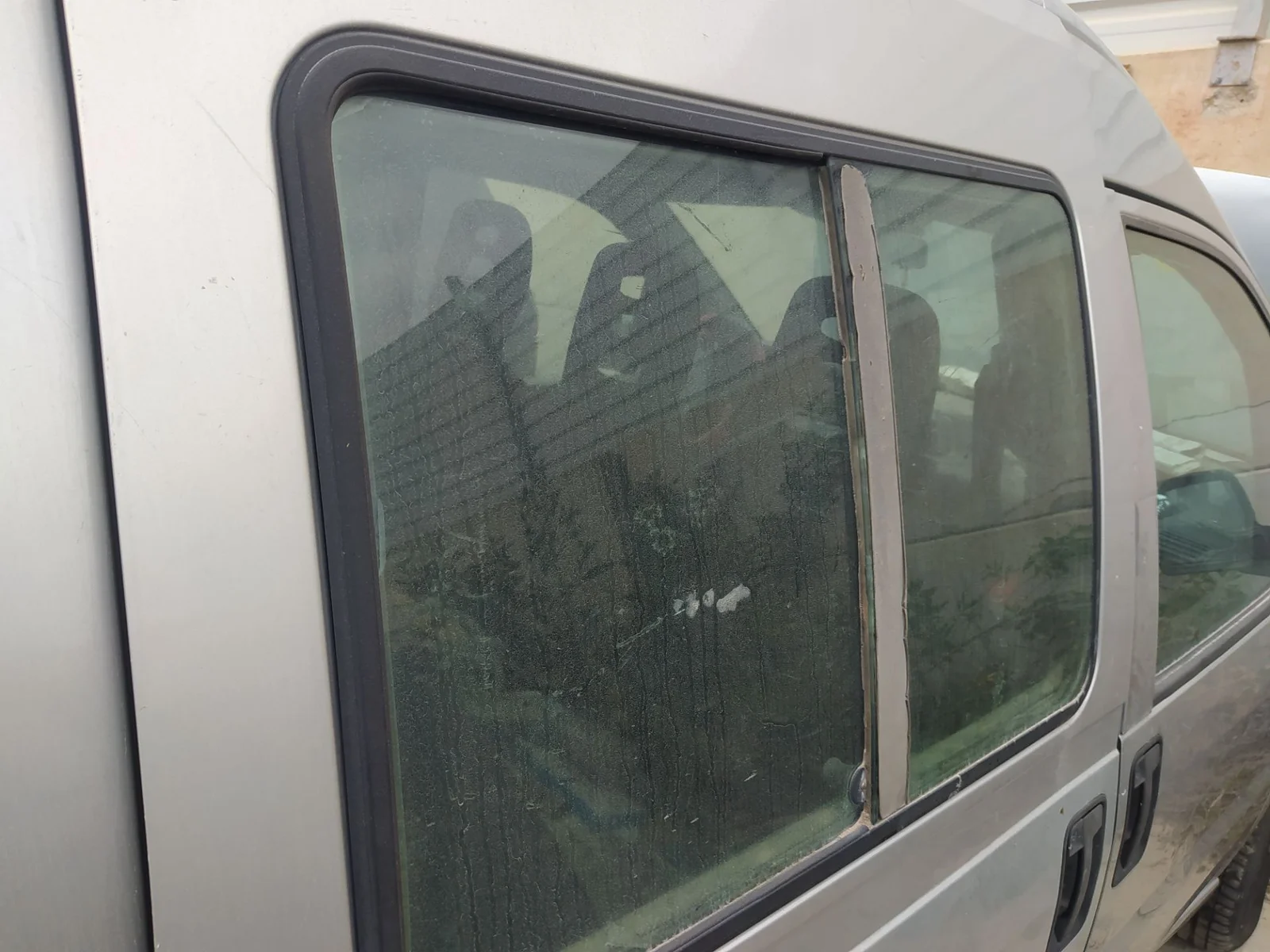Foto de LUNA TRASERA DERECHA PEUGEOT EXPERT FURGÓN COMFORT (1995) 2.0 HDi (109 CV / 80 KW)