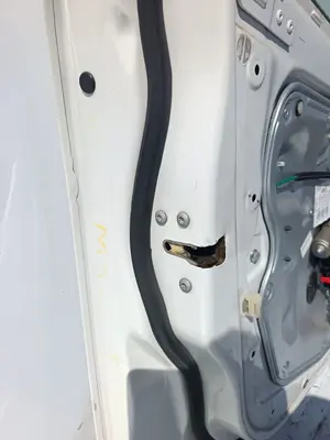 Foto de CERRADURA PUERTA DELANTERA IZQUIERDA ALFA ROMEO GIULIETTA (191) 1.6 JTDM CAT (105 CV / 77 KW)