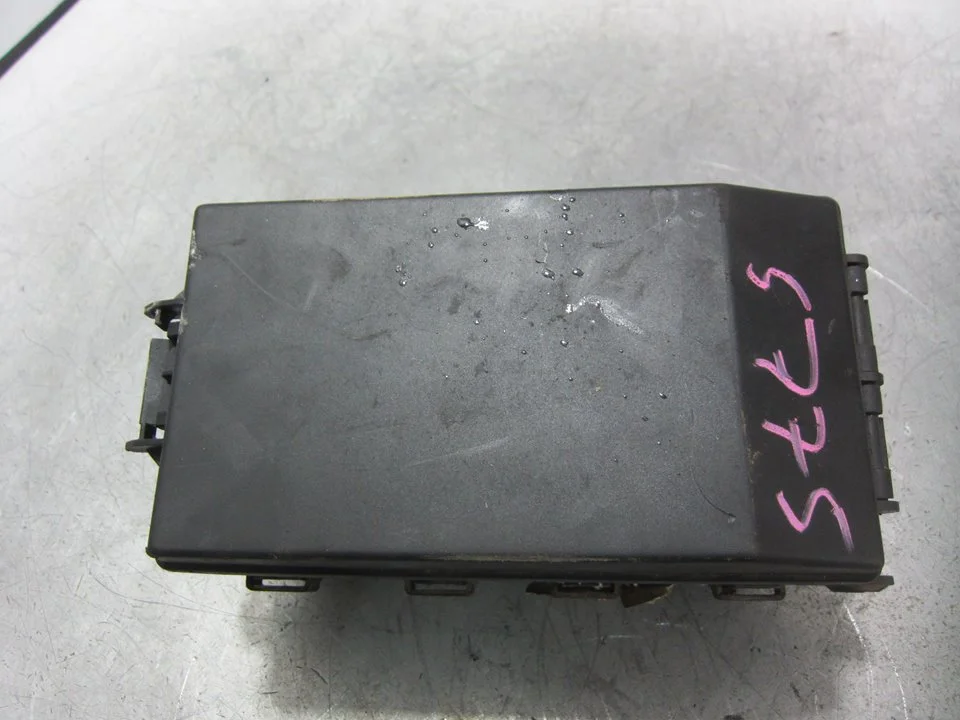 Foto de CAJA RELES / FUSIBLES FORD FOCUS BERLINA (CAK) 1.6 16V CAT (101 CV / 74 KW) referencia 2M5T14A067BB