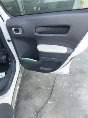 Foto de GUARNECIDO PUERTA TRASERA DERECHA CITROEN C4 CACTUS 1.2 12V VTi (82 CV / 60 KW) referencia 98037171ZD