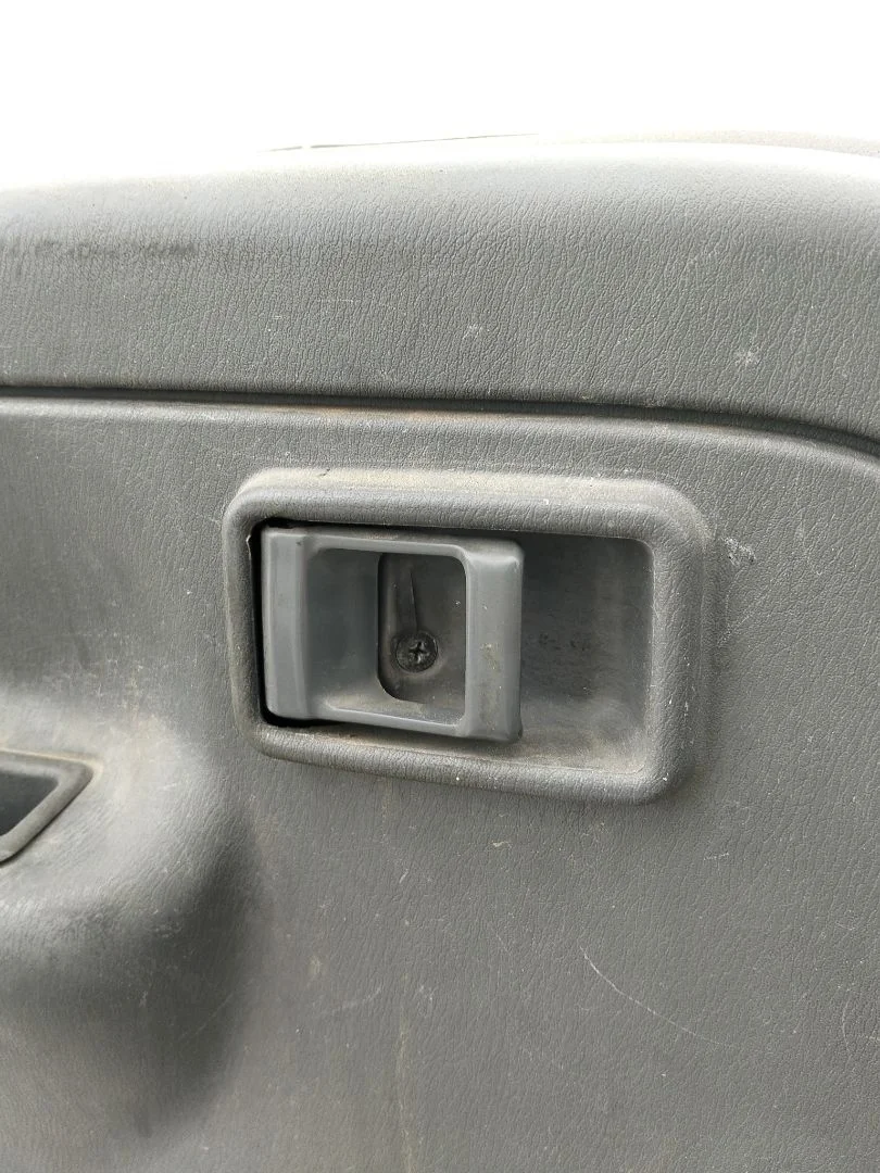 Foto de MANETA INTERIOR DELANTERA IZQUIERDA NISSAN CABSTAR E 3.0 Diesel (120 CV / 88 KW)