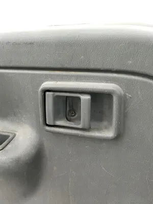 Foto de MANETA INTERIOR DELANTERA IZQUIERDA NISSAN CABSTAR E 3.0 Diesel (120 CV / 88 KW)