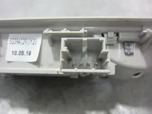 Foto de LUZ INTERIOR VOLKSWAGEN GOLF VII BERLINA (BQ1/BE2) 1.6 TDI (116 CV / 85 KW) referencia 5G0947291JY20 foto 4
