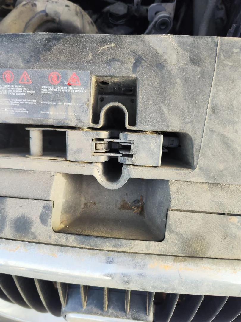 Foto de CERRADURA CAPO SEAT ALTEA (5P1) 1.9 TDI (105 CV / 77 KW) referencia 5P1823509D 9B9