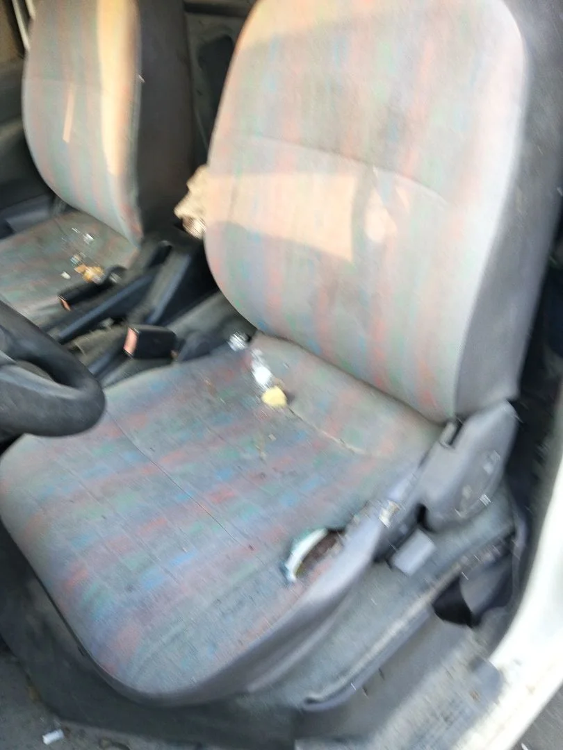 Foto de ASIENTO DELANTERO IZQUIERDO NISSAN VANETTE CARGO 2.3 Diesel (75 CV / 55 KW)