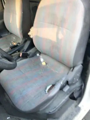 Foto de ASIENTO DELANTERO IZQUIERDO NISSAN VANETTE CARGO 2.3 Diesel (75 CV / 55 KW)