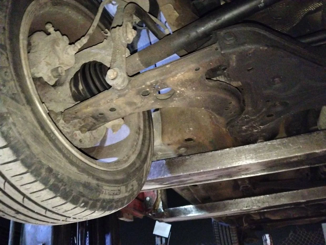 Foto de BRAZO SUSPENSION DELANTERO DERECHO VOLKSWAGEN GOLF IV BERLINA (1J1)(10.1997)
