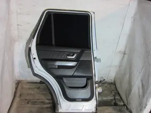 Foto de PUERTA TRASERA DERECHA LAND ROVER RANGE ROVER SPORT 2.7 Td V6 CAT (190 CV / 140 KW) referencia BFA790080 foto 4