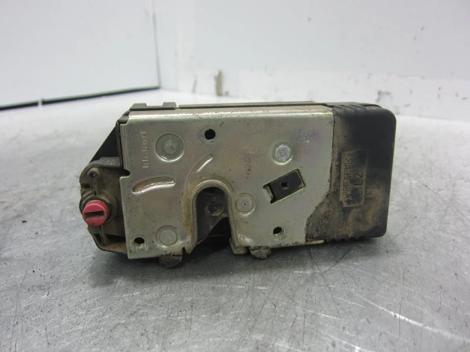 Foto de CERRADURA PUERTA TRASERA IZQUIERDA OPEL ASTRA G BERLINA 1.6 (75 CV / 55 KW) referencia 90561157
