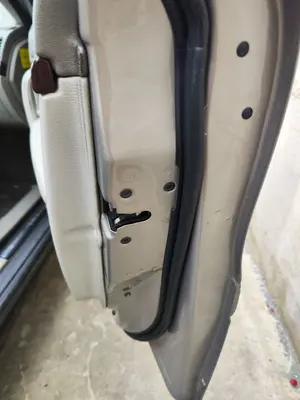 Foto de CERRADURA PUERTA DELANTERA DERECHA VOLVO S80 BERLINA 2.4 Diesel (131 CV / 96 KW)