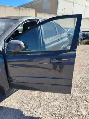Foto de PUERTA DELANTERA IZQUIERDA SSANGYONG ACTYON 2.0 TD CAT (141 CV / 104 KW)