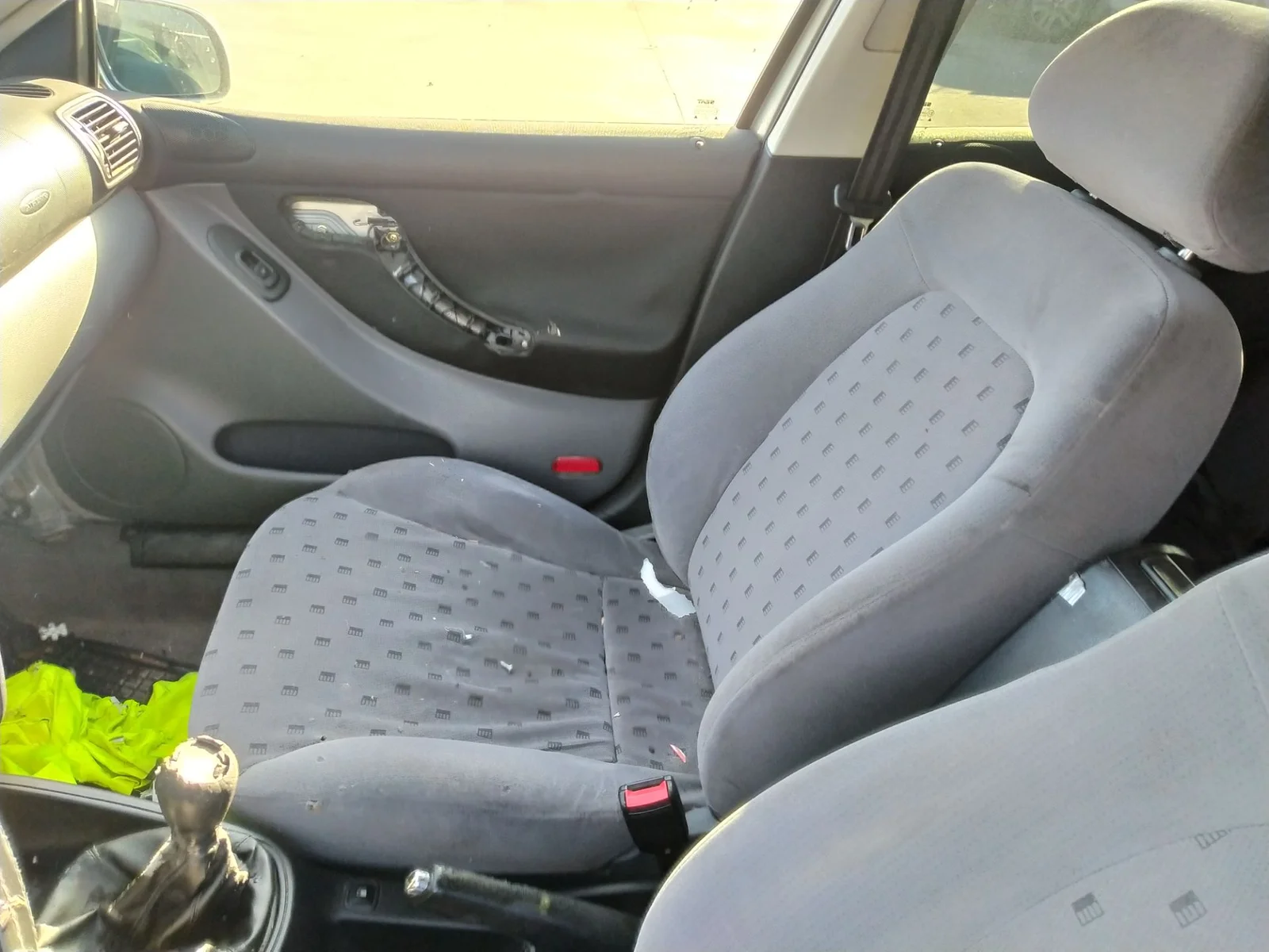 Foto de CERRADURA PUERTA DELANTERA DERECHA SEAT LEON (1M1) 1.6 (101 CV / 74 KW) referencia 6X1837014H