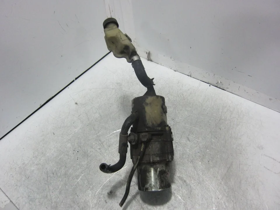 Foto de BOMBA SERVODIRECCION MAZDA 3 BERLINA (BK) 1.6 CD Diesel CAT (109 CV / 80 KW) referencia 995151010