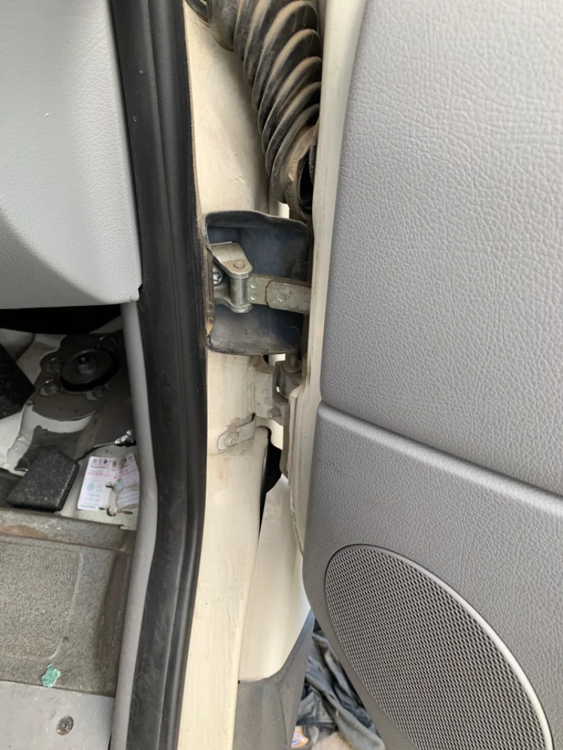 Foto de RETENEDOR PUERTA VOLKSWAGEN CRAFTER FURGÓN (2E) 2.5 TDI DPF (109 CV / 80 KW)