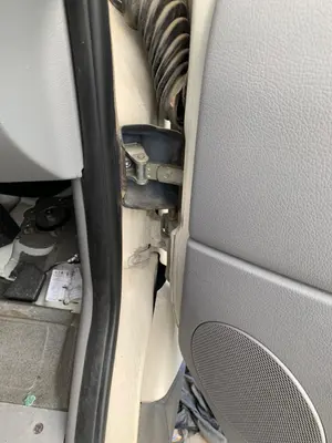 Foto de RETENEDOR PUERTA VOLKSWAGEN CRAFTER FURGÓN (2E) 2.5 TDI DPF (109 CV / 80 KW)