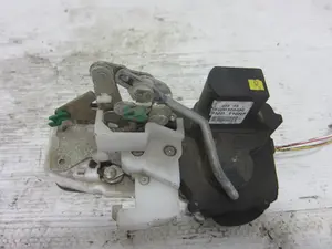 Foto de CERRADURA PUERTA TRASERA DERECHA MG ROVER ROVER 45 (T/RT) 1.4 16V CAT (103 CV / 76 KW) referencia FQM100480