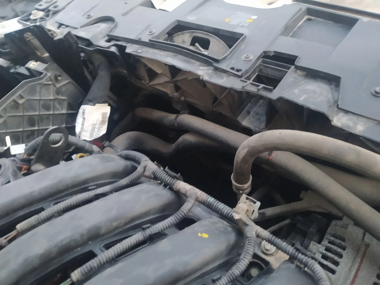Foto de ELECTROVENTILADOR RADIADOR AIRE ACONDICIONADO RENAULT MEGANE III BERLINA 5P 1.6 16V CAT (101 CV / 74 KW)