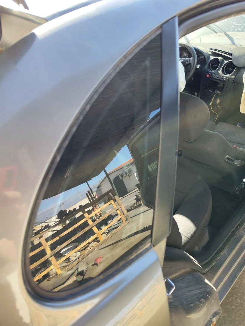 Foto de LUNA CUSTODIA TRASERA DERECHA SEAT IBIZA (6L1) 1.9 TDI (101 CV / 74 KW)