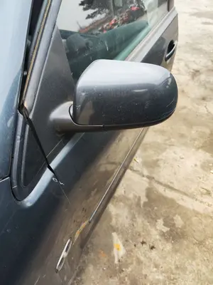 Foto de RETROVISOR IZQUIERDO VOLKSWAGEN POLO IV (9N1) 1.4 16V (75 CV / 55 KW) foto 2