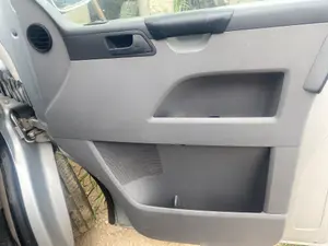 Foto de GUARNECIDO PUERTA DELANTERA DERECHA VOLKSWAGEN T5 TRANSPORTER BUS (7H) 2.5 TDI (131 CV / 96 KW) referencia 7E5867012B FKZ