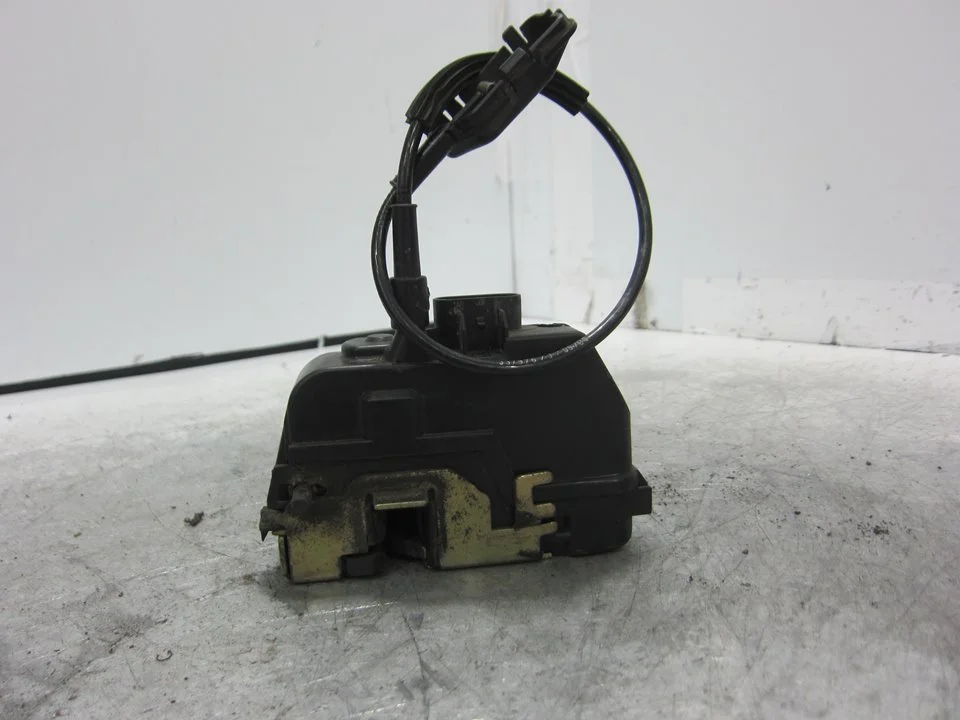 Foto de CERRADURA PUERTA TRASERA DERECHA RENAULT LAGUNA II (BG0) 1.9 dCi Diesel (120 CV / 88 KW) referencia 000658
