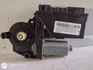 Foto de MOTOR ELEVALUNAS DELANTERO IZQUIERDO VOLKSWAGEN TOUAREG (7L6) 2.5 TDI DPF (174 CV / 128 KW) referencia 3D1959793 foto 1