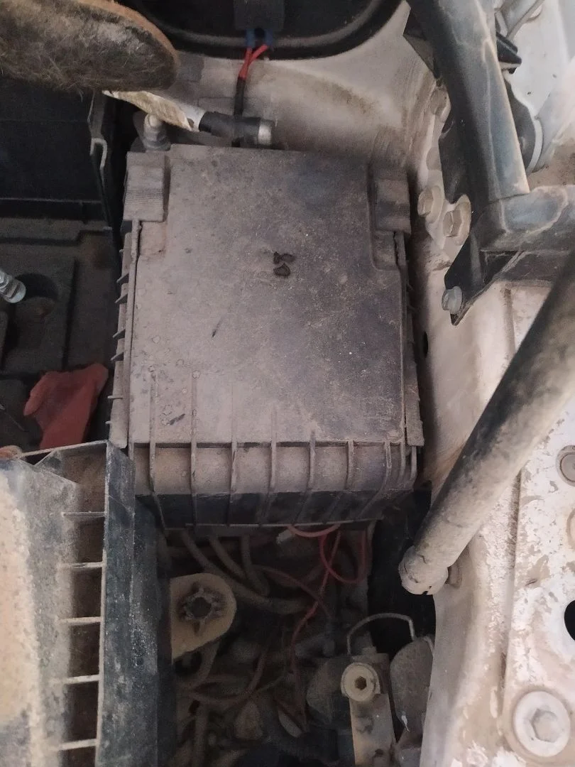 Foto de CAJA RELES / FUSIBLES VOLKSWAGEN CADDY (2K)(02.2004) 1.9 TDI (105 CV / 77 KW)