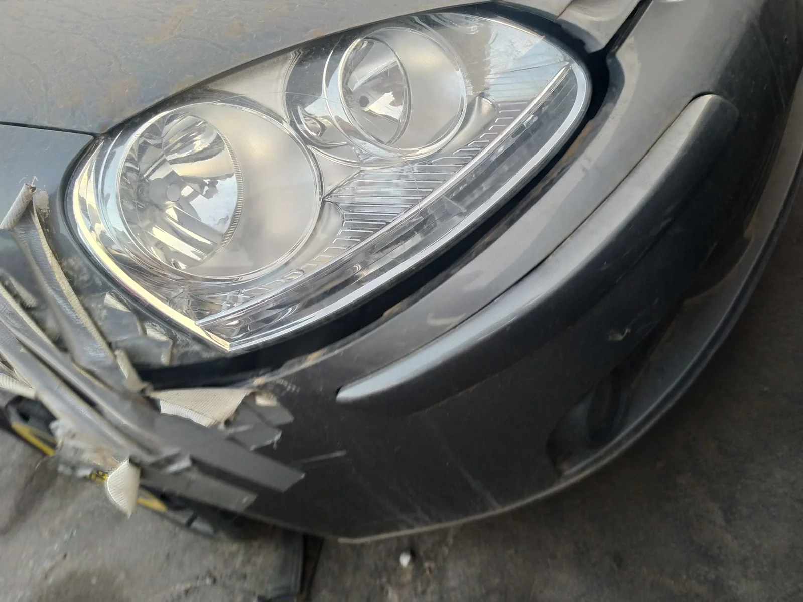 Foto de FARO ANTINIEBLA DERECHO VOLKSWAGEN GOLF V (1K1)(10.2003) 1.9 TDI (105 CV / 77 KW) referencia 1K0941700C
